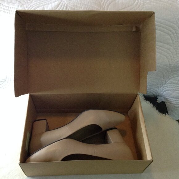 NIB Trotters "Kari", Nude Leather Low pumps, 10.5W, Professional, Collegiate - Picture 2 of 7